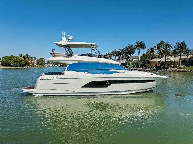 2022 Prestige 520 Flybridge