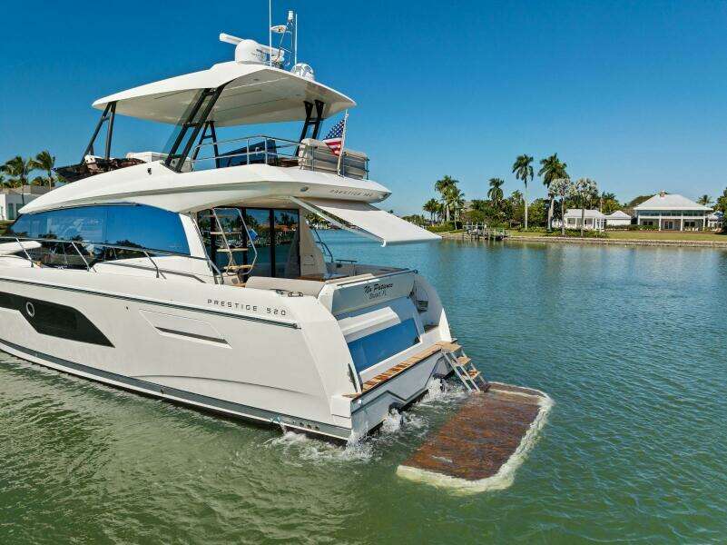2022 Prestige 520 Flybridge