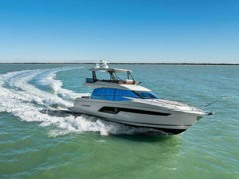 2022 Prestige 520 Flybridge