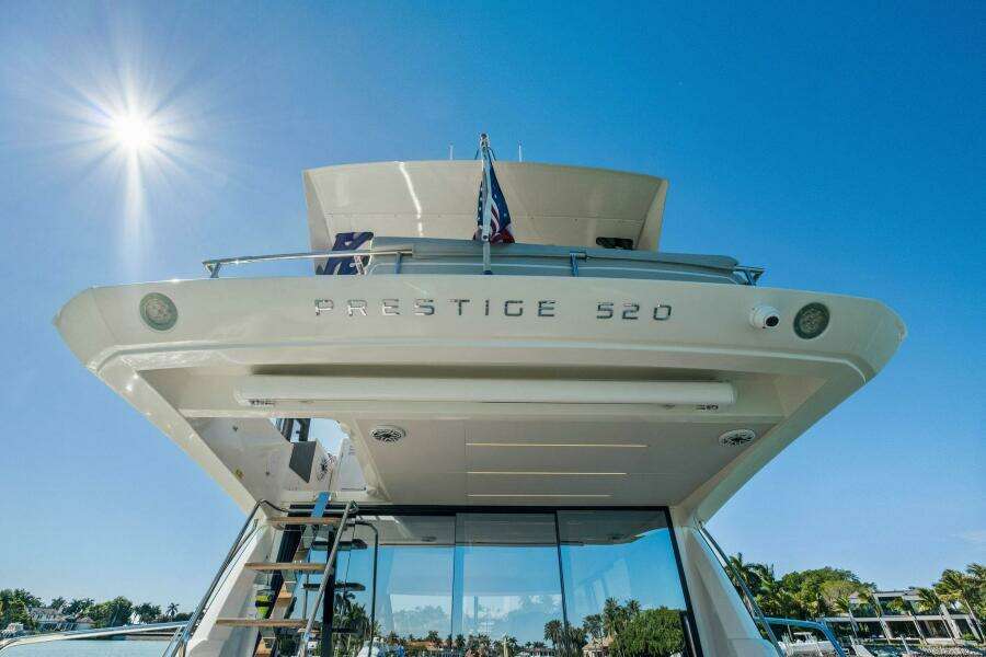 2022 Prestige 520 Flybridge
