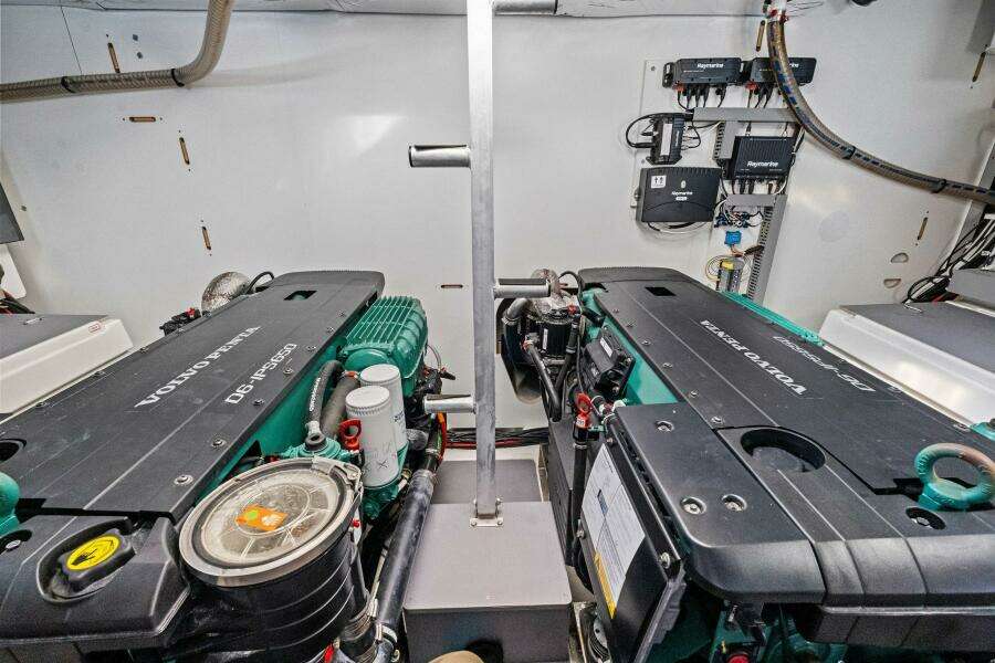 2022 Prestige 520 Flybridge