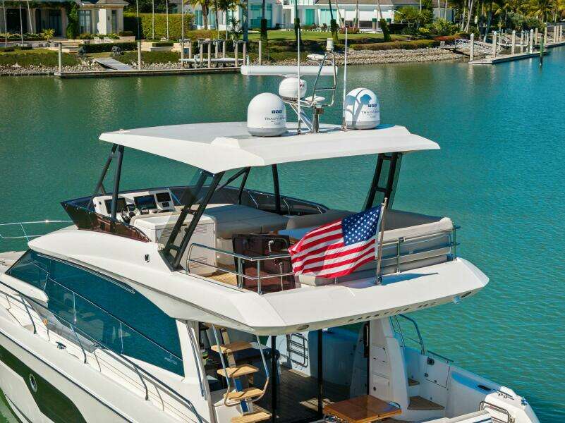 2022 Prestige 520 Flybridge