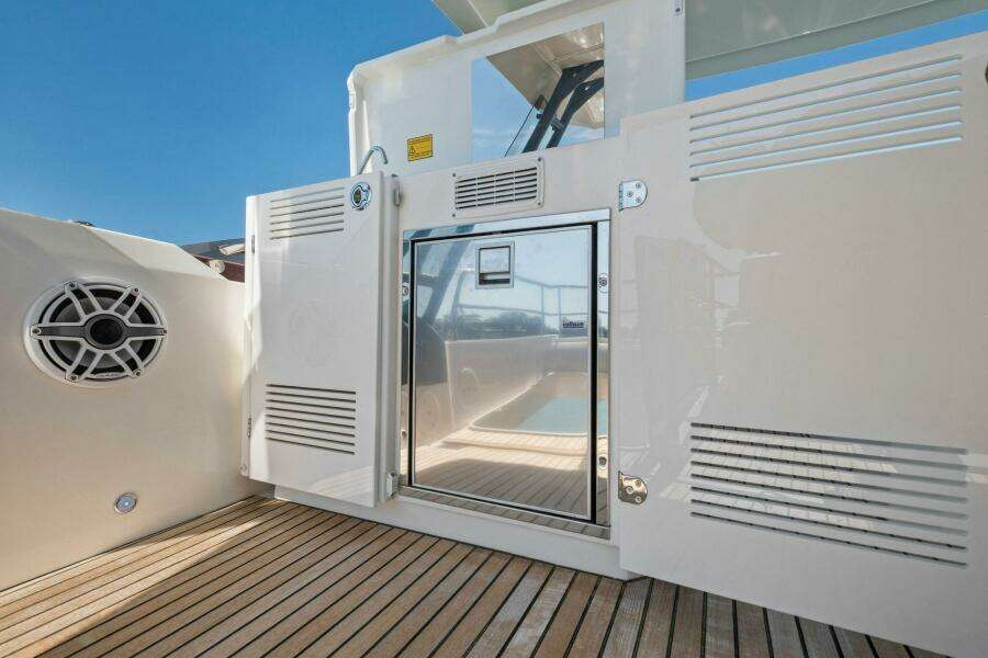 2022 Prestige 520 Flybridge