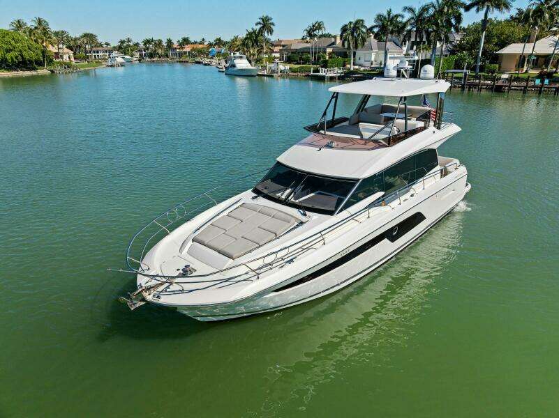 2022 Prestige 520 Flybridge