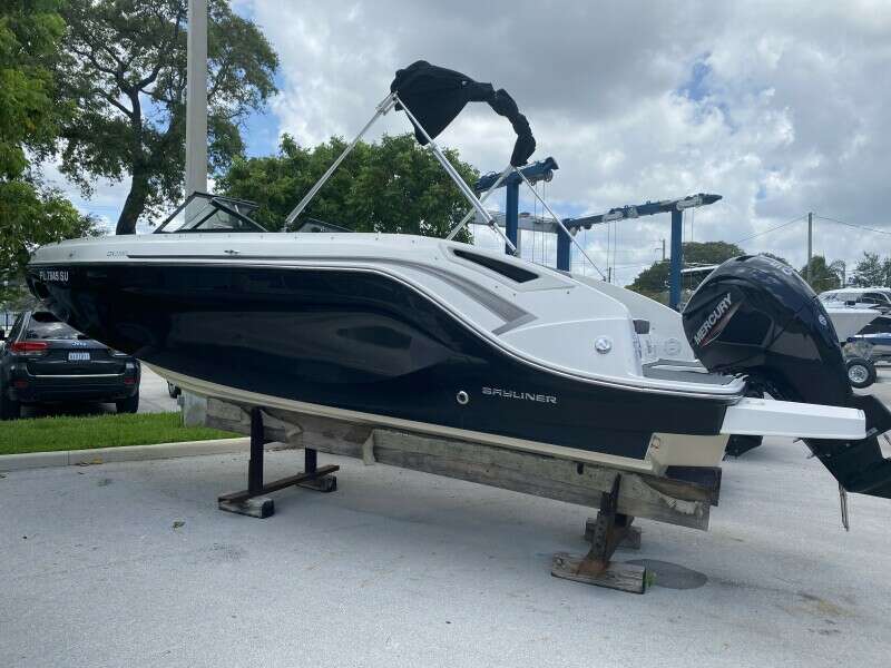 2022 Bayliner DX 2200
