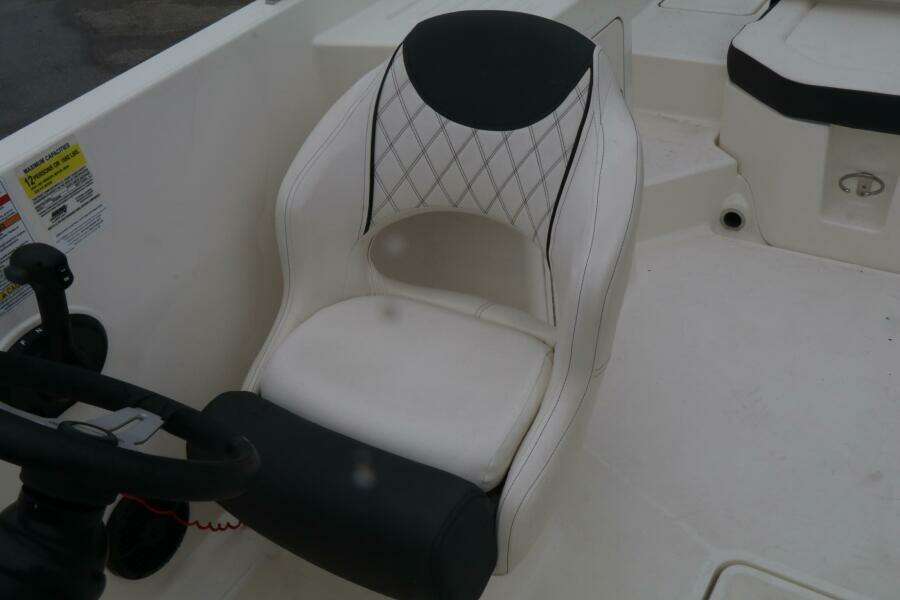 2022 Bayliner DX 2200