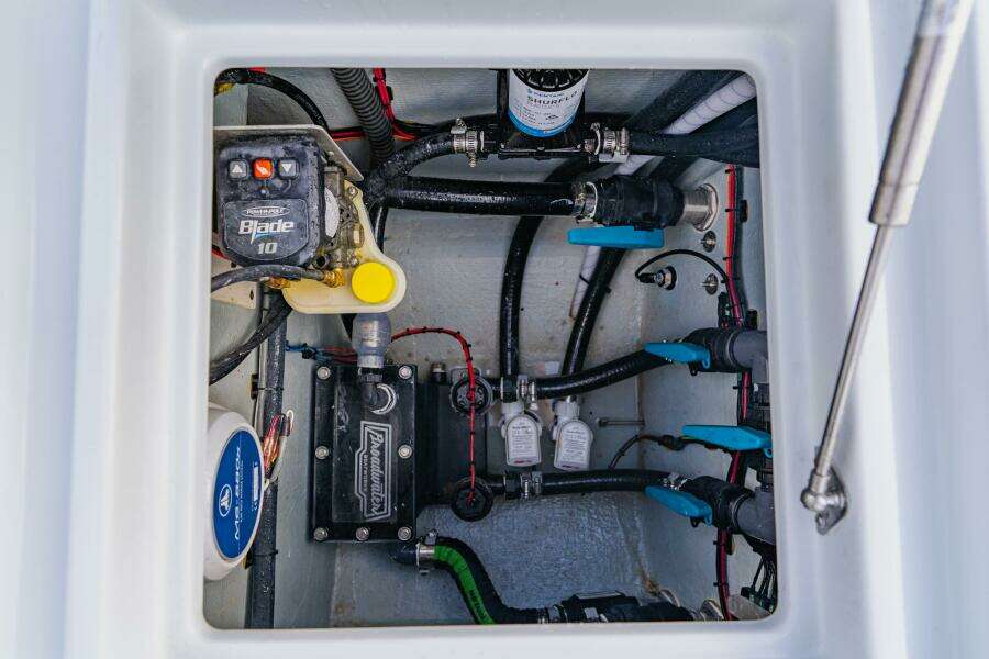 2026 Broadwater Boatworks 25 Bay Cat