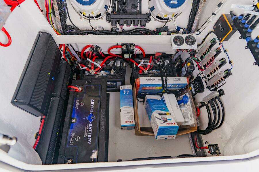 2026 Broadwater Boatworks 25 Bay Cat