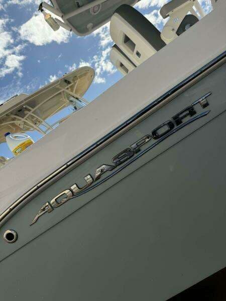 2021 Aquasport 2500 Center Console