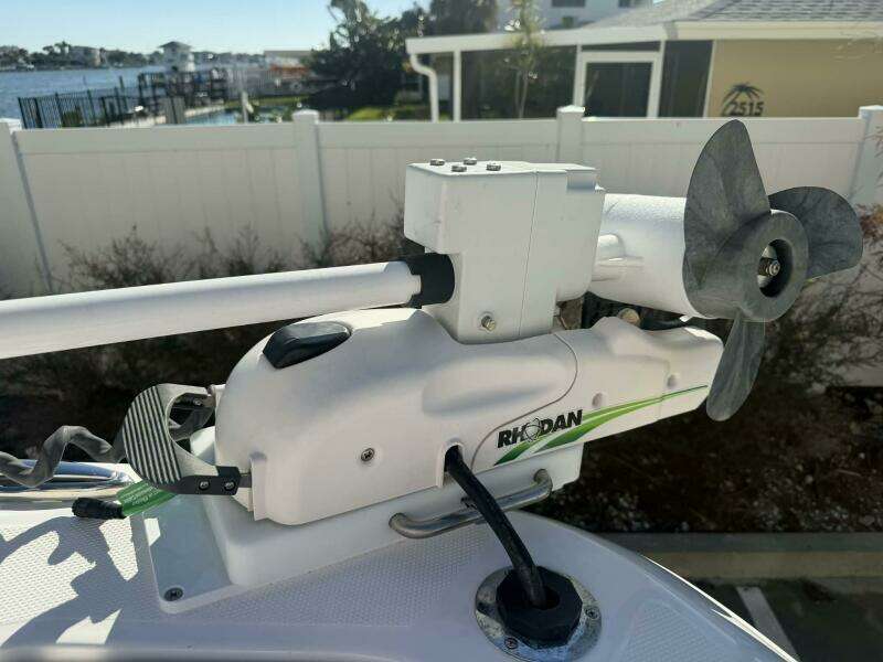 2021 Aquasport 2500 Center Console