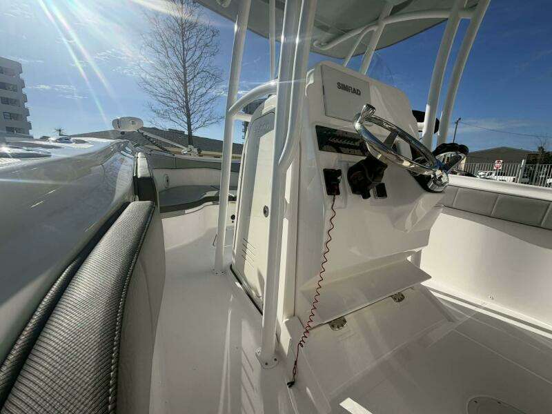 2021 Aquasport 2500 Center Console