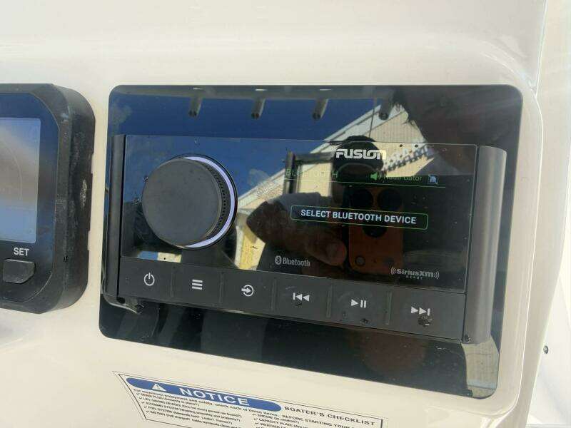 2021 Aquasport 2500 Center Console