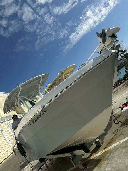 2021 Aquasport 2500 Center Console