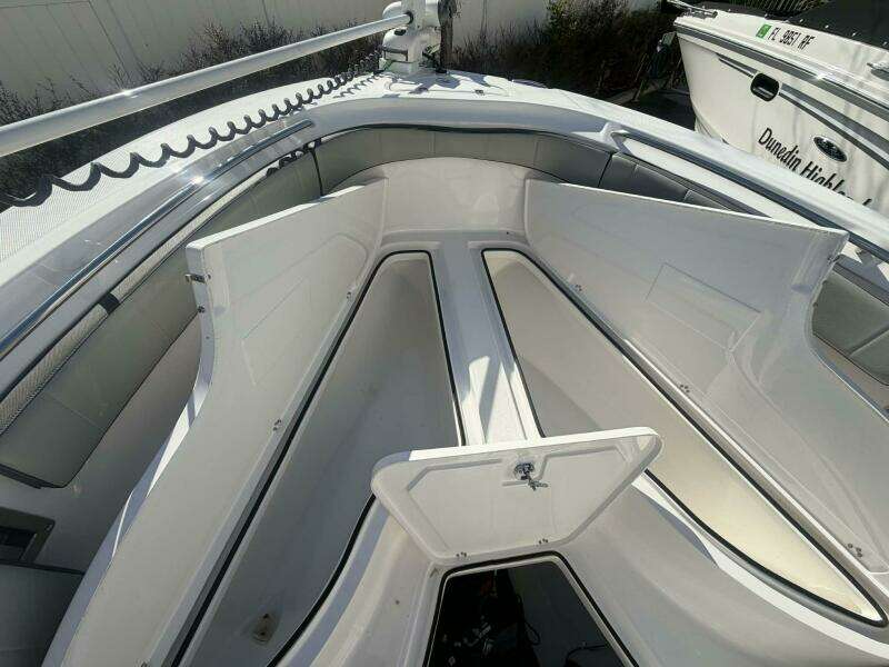 2021 Aquasport 2500 Center Console