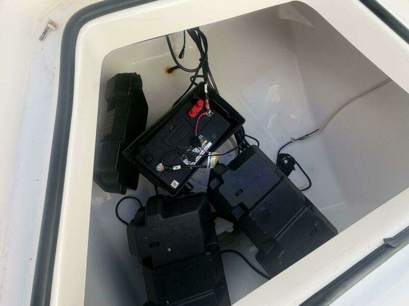 2021 Aquasport 2500 Center Console