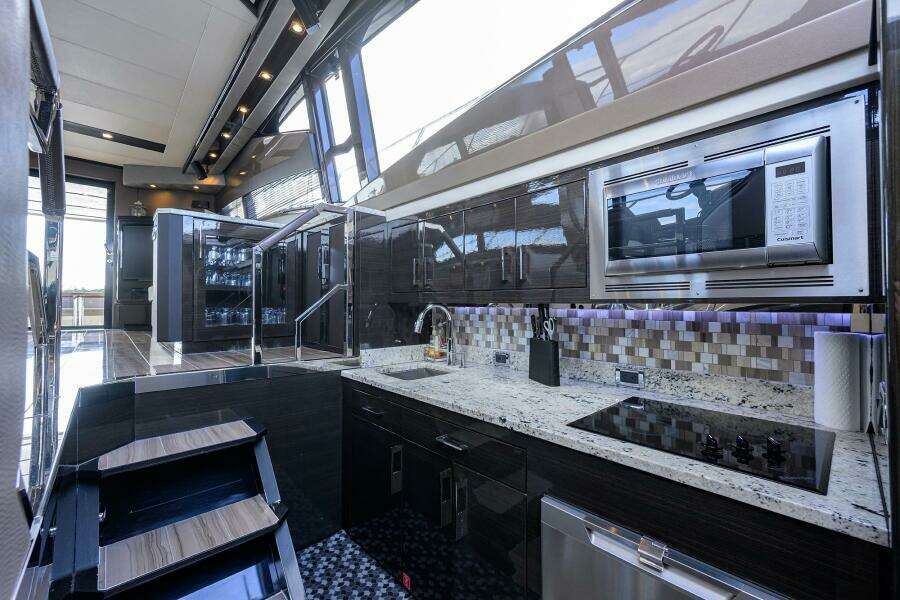 Marquis 66 ANDIAMO - Galley