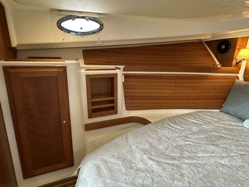 Back Cove 34 SHE'S A LADY - Interior