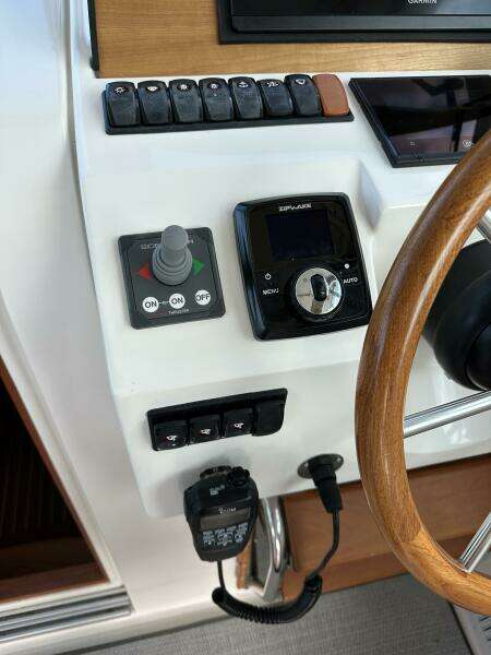 Back Cove 34 SHE'S A LADY - Helm