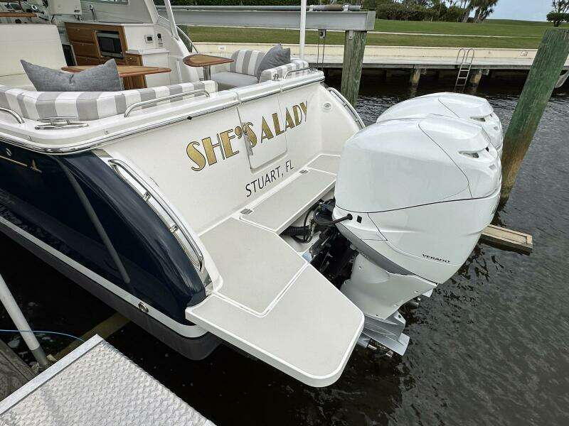 Back Cove 34 SHE'S A LADY - Exterior Engines