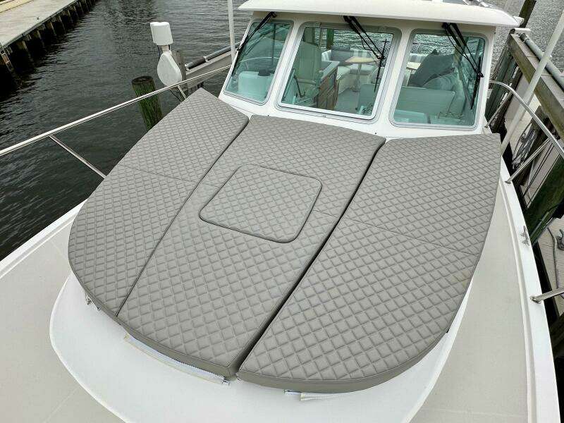 Back Cove 34 SHE'S A LADY - Exterior Bow Sun Pad