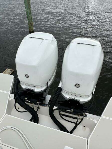 Back Cove 34 SHE'S A LADY - Engines