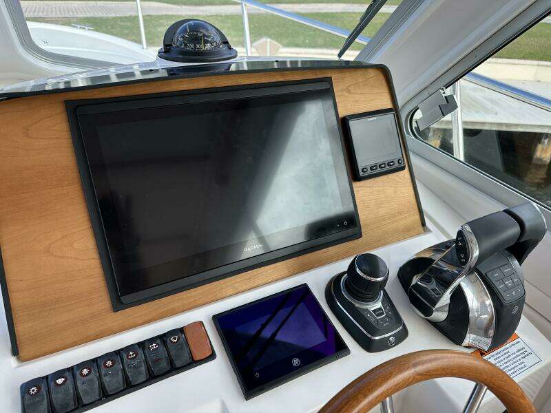 Back Cove 34 SHE'S A LADY - Helm