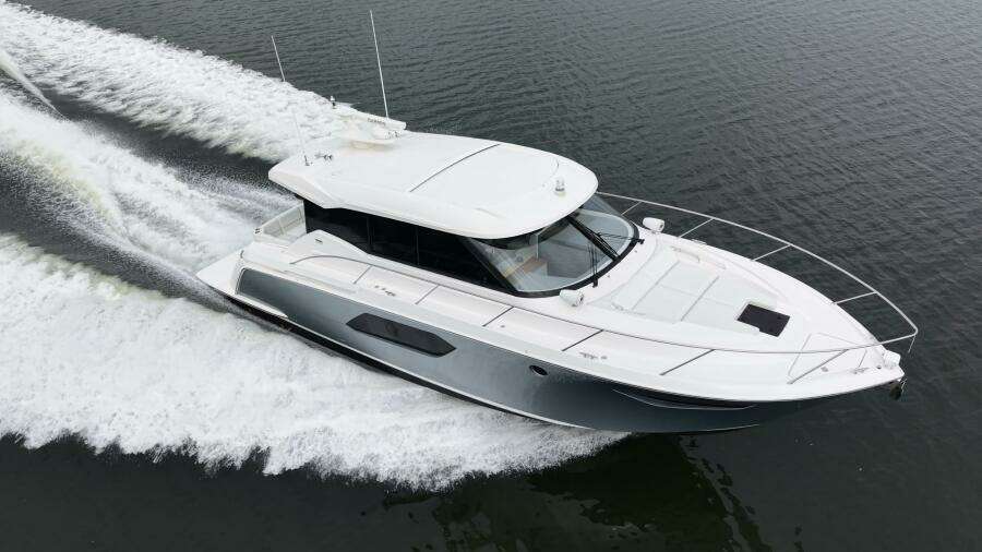2019 Tiara Yachts C49 Coupe Exterior Profiles (12)