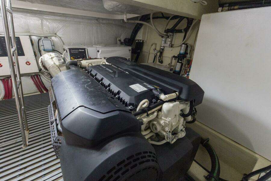 2019 Tiara Yachts C49 Coupe Engine Room (3)