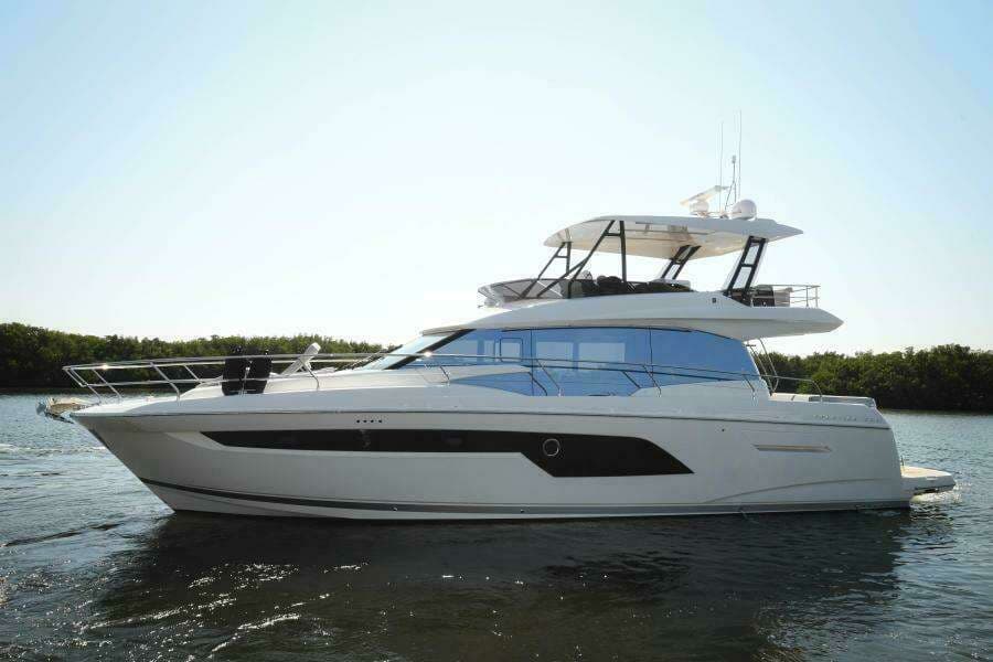 2023 52 Prestige Flybridge - Port Profile
