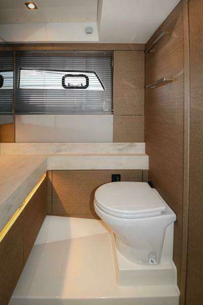 2023 52 Prestige Flybridge - Master Head