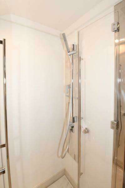 2023 52 Prestige Flybridge - Master Head