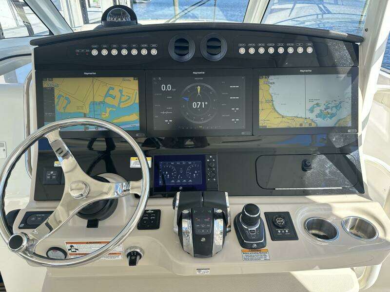 2020 Boston Whaler 420 Outrage