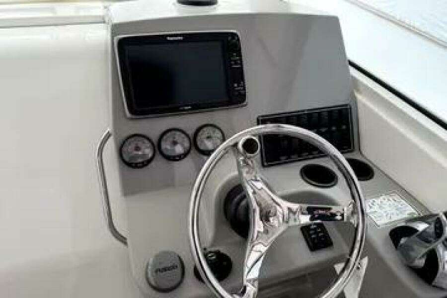 2014 Boston Whaler 285 Conquest