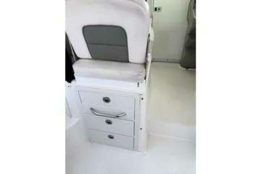 2014 Boston Whaler 285 Conquest