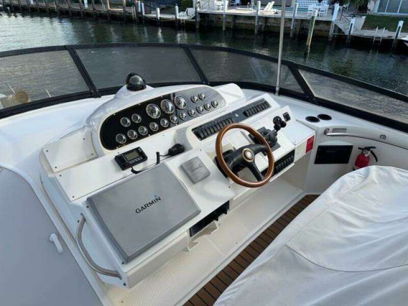 1999 Cruisers Yachts 