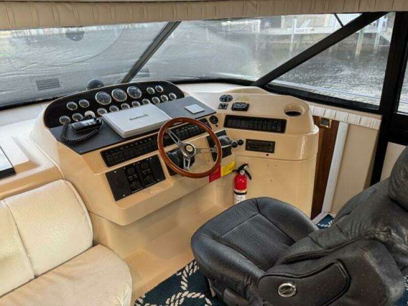 1999 Cruisers Yachts 
