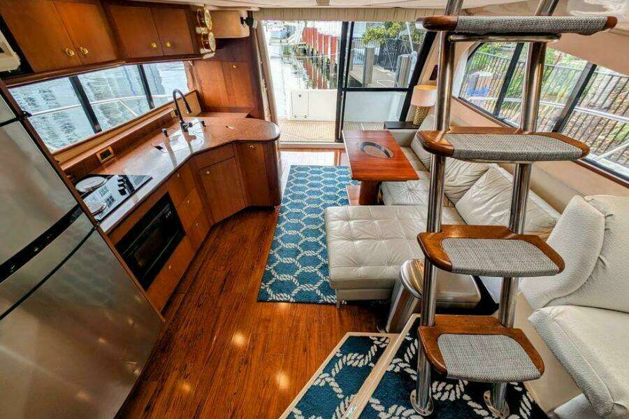 1999 Cruisers Yachts 