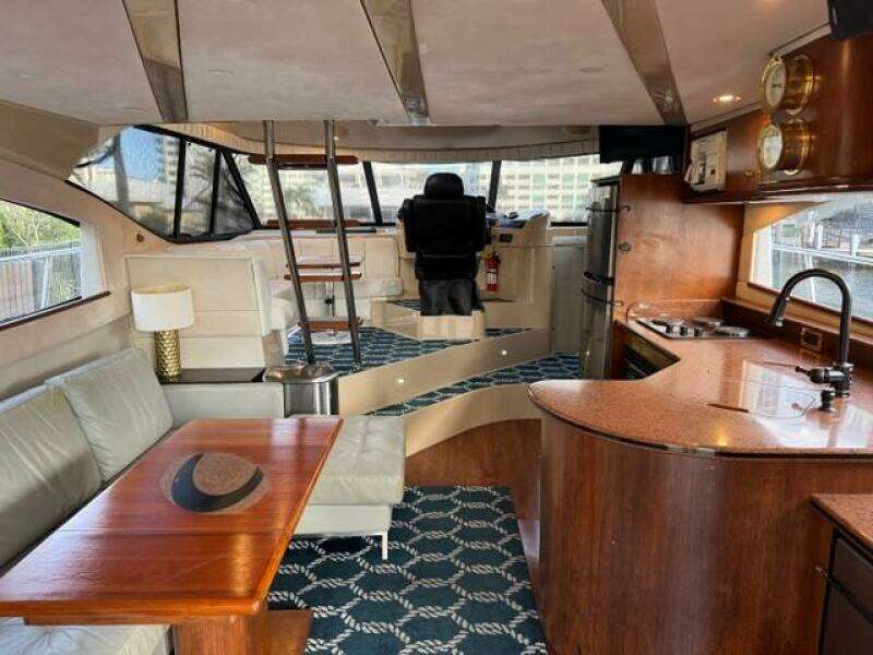 1999 Cruisers Yachts 