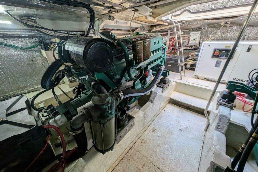 1999 Cruisers Yachts 