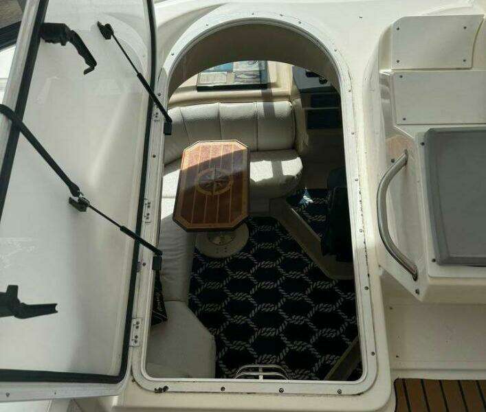 1999 Cruisers Yachts 