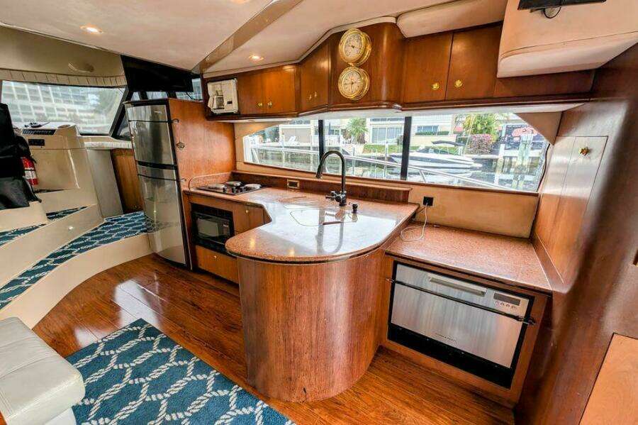 1999 Cruisers Yachts 