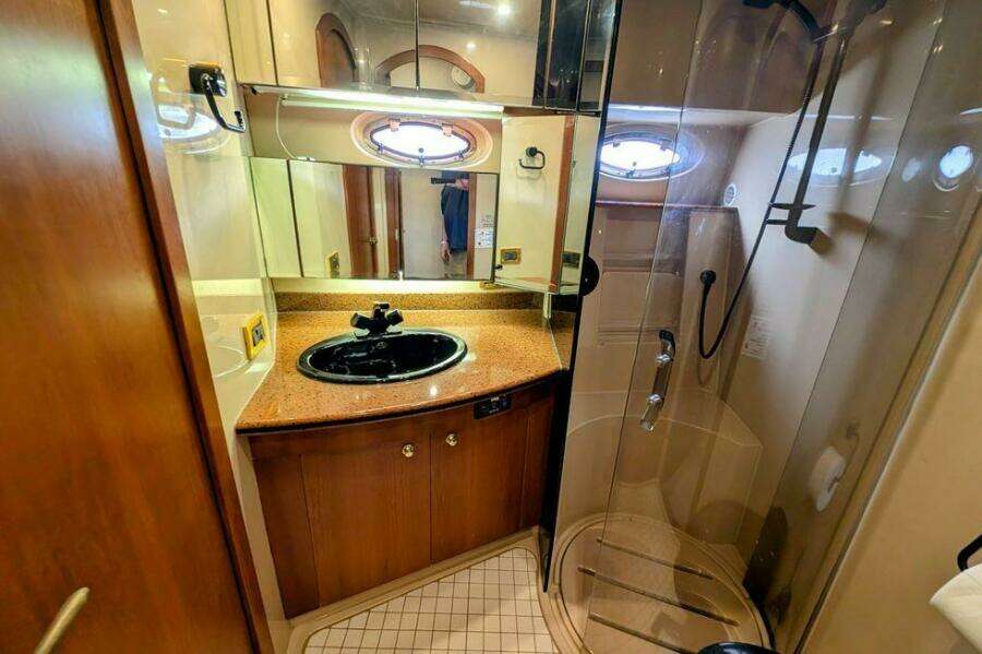 1999 Cruisers Yachts 