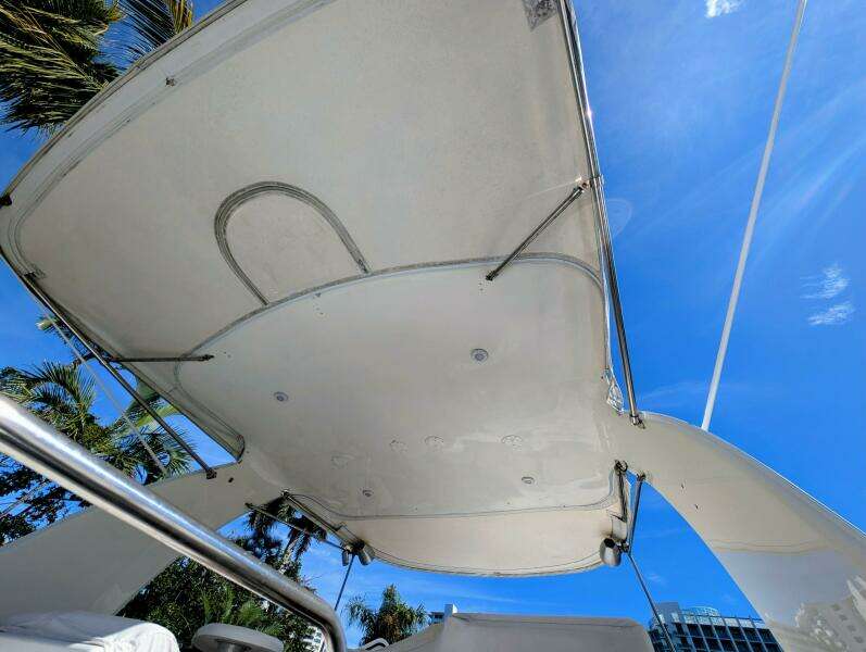 1999 Cruisers Yachts 