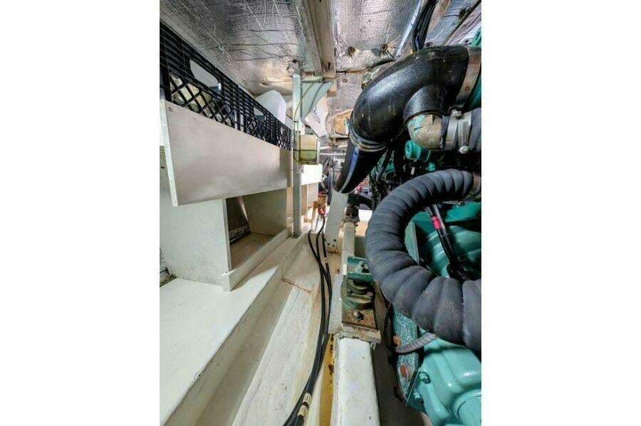 1999 Cruisers Yachts 