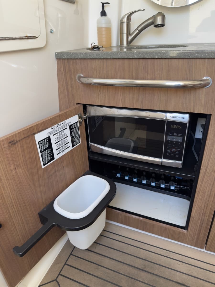 2016 Boston Whaler 350 Outrage