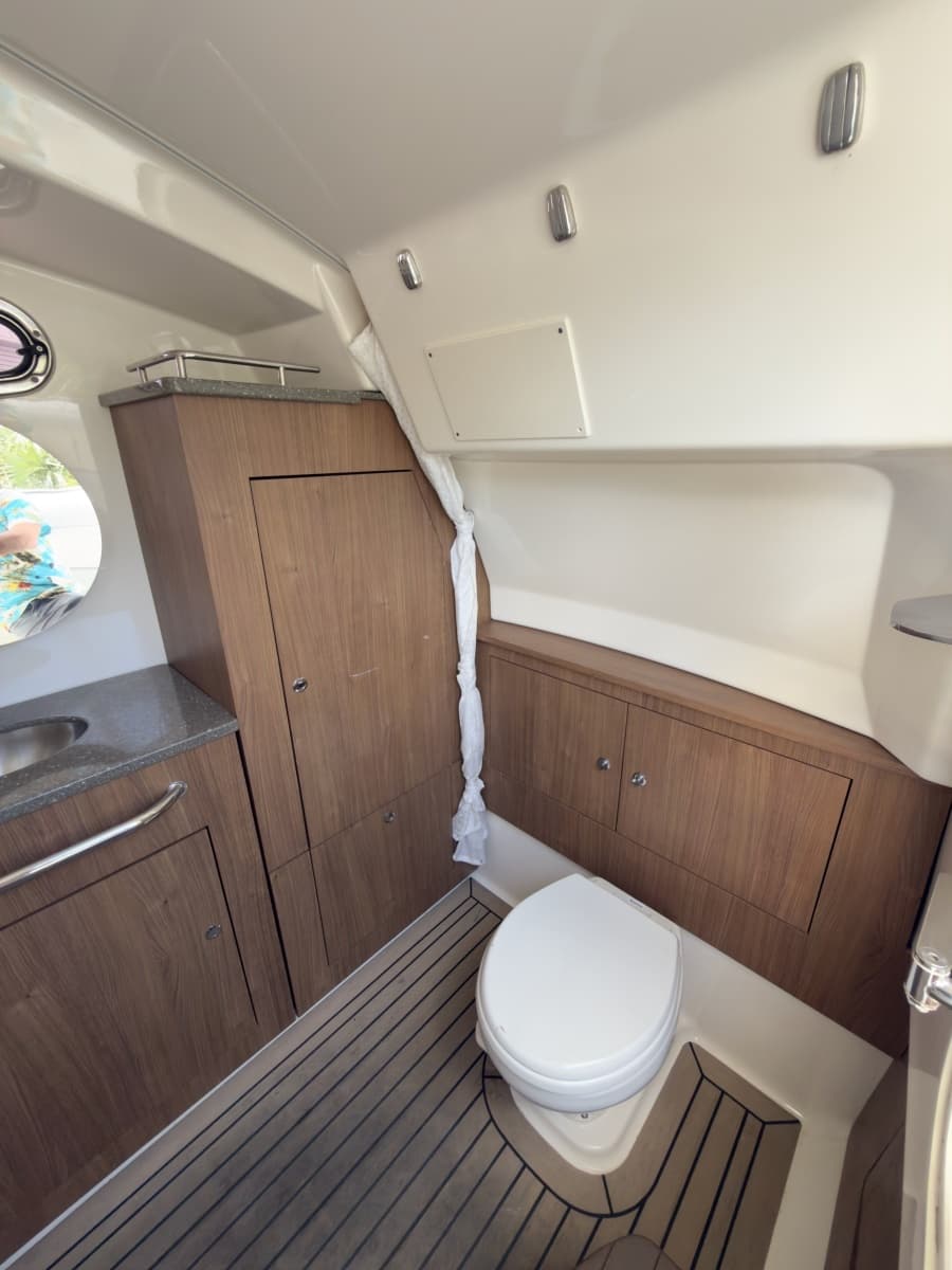 2016 Boston Whaler 350 Outrage