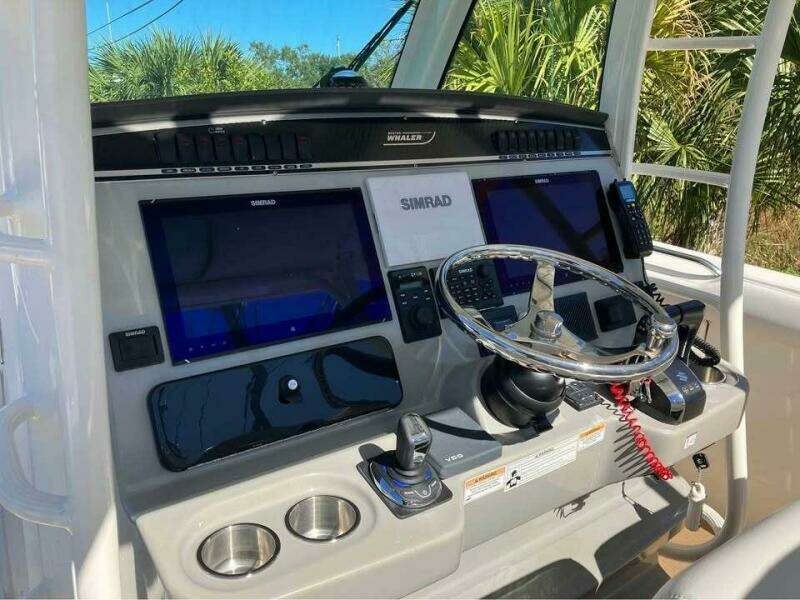 2016 Boston Whaler 350 Outrage