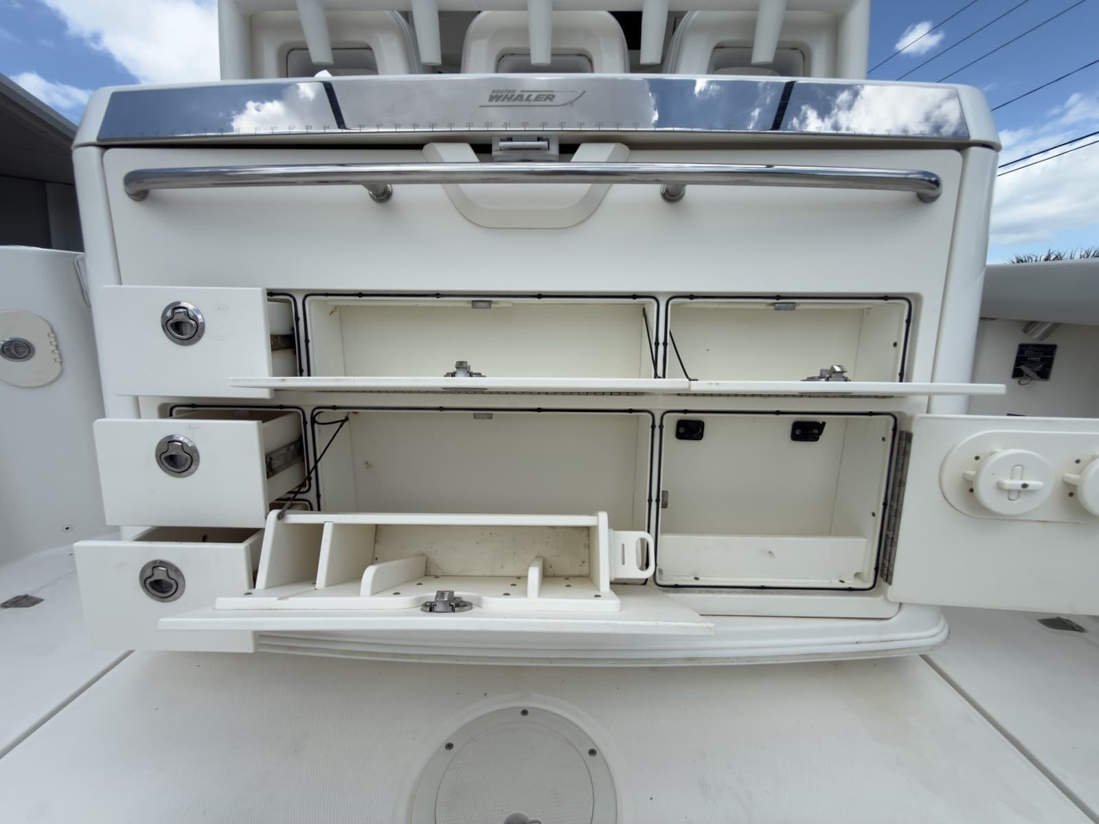 2016 Boston Whaler 350 Outrage