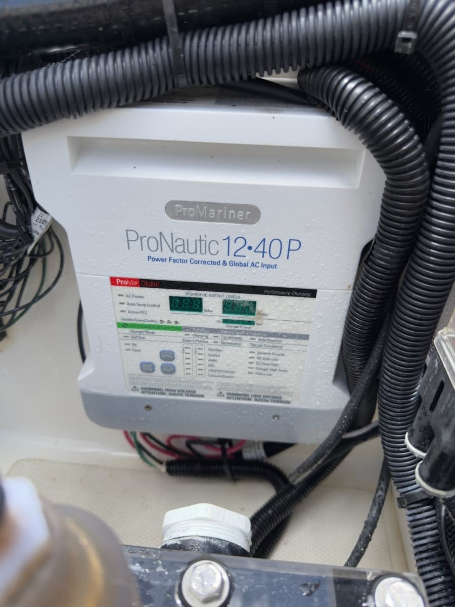 2016 Boston Whaler 350 Outrage