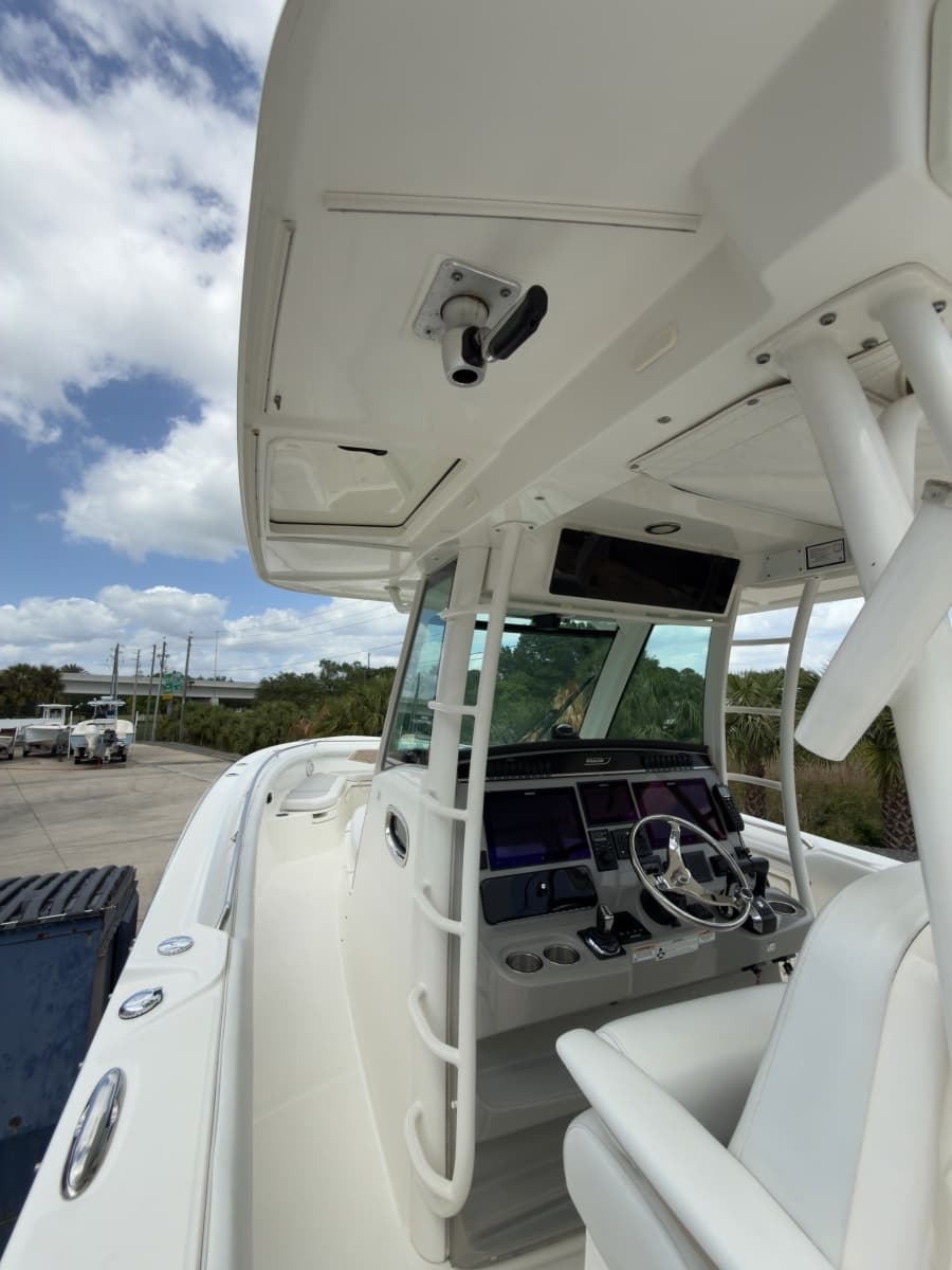 2016 Boston Whaler 350 Outrage